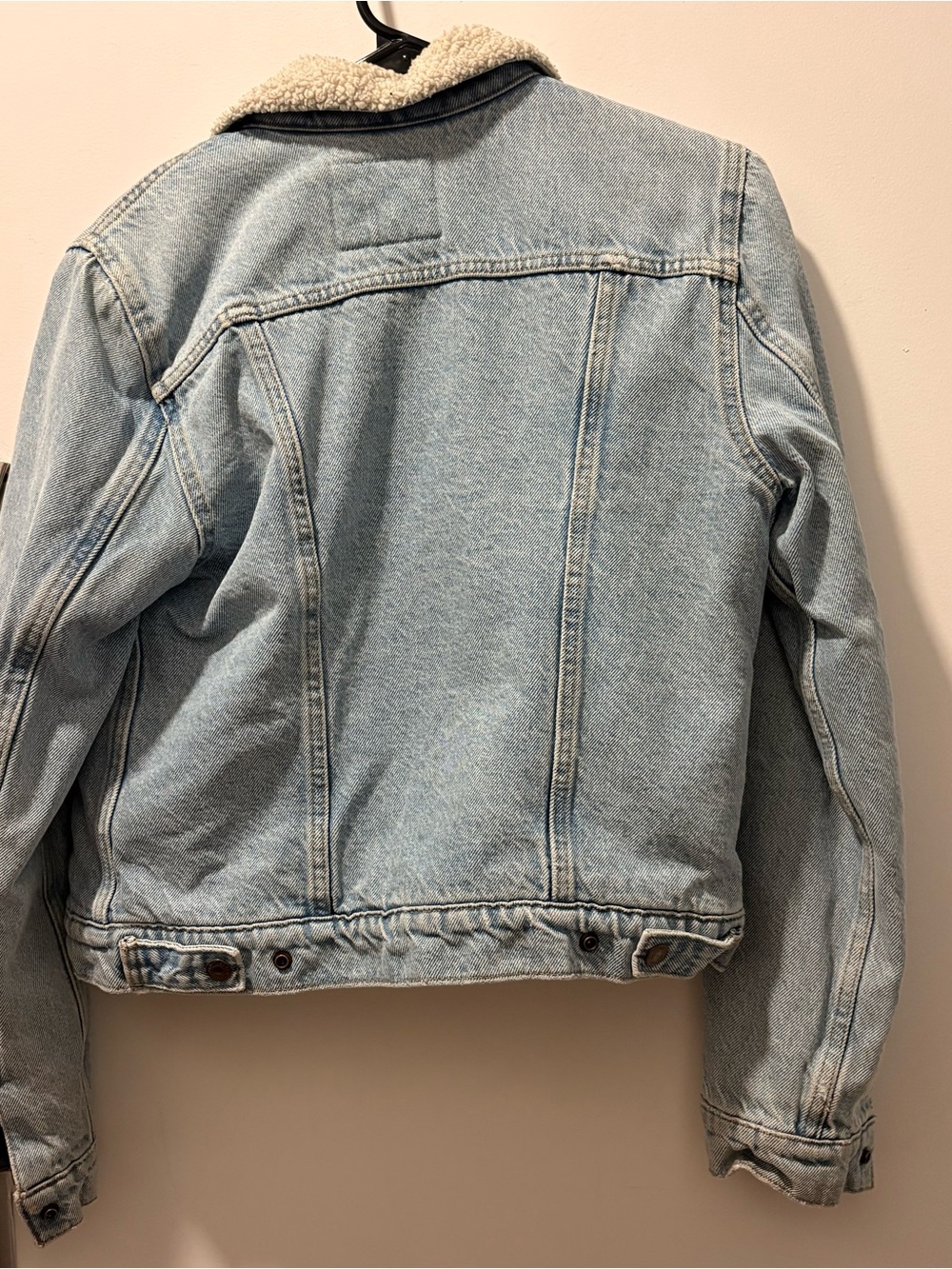 Vintage Levi's Denim Jacket with Sherpa Lining - Picture 3 of 5